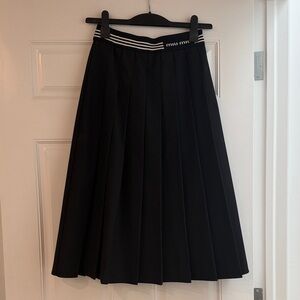 Miu Miu Pleated Black Midi Skirt size 2 / 4